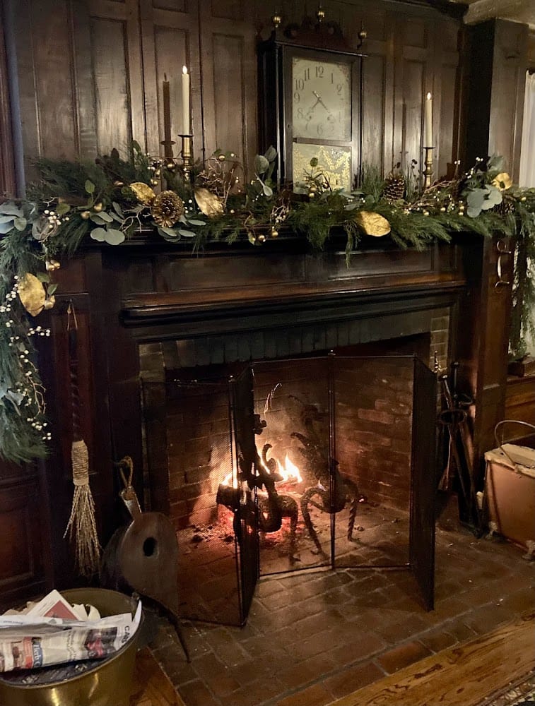 The Fireplace Showcase in Seekonk - FireplaceStoreFinder